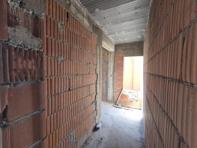 Casă individuală cu 7 camere cu Canalizare în Chiajna