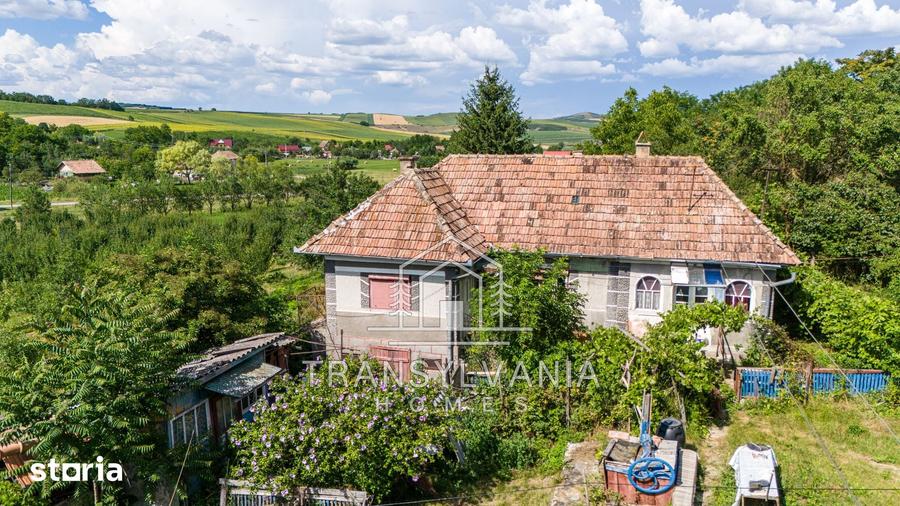 Casă cu 4 camere cu Teren 2560 Mp în Sâmboleni