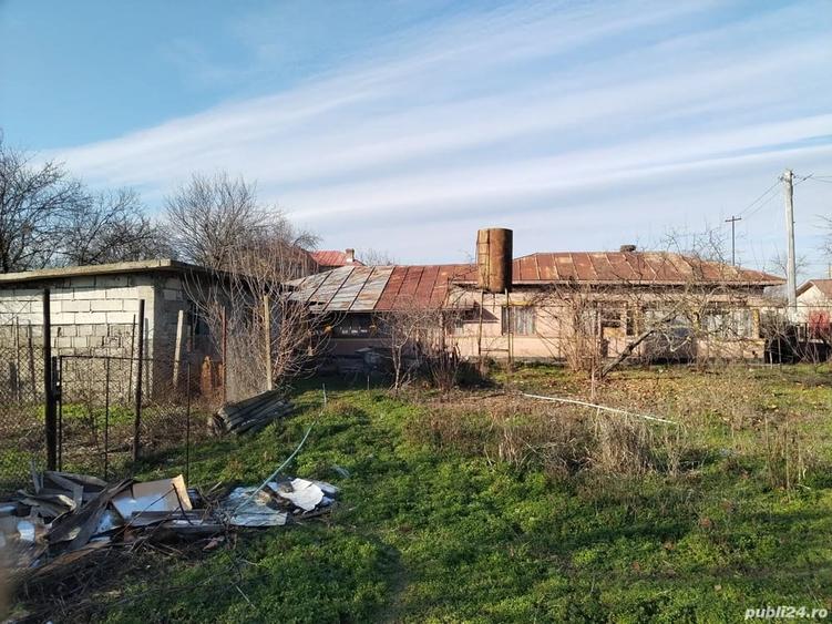 Casă cu 5 camere cu Teren 2000 Mp în Greaca