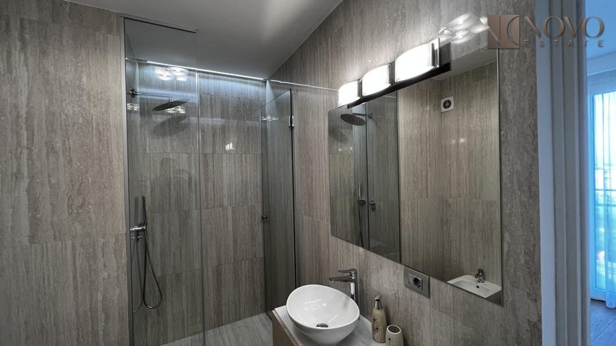 Apartament cu 3 camere semidecomandat, mobilat în P-ța Alba Iulia