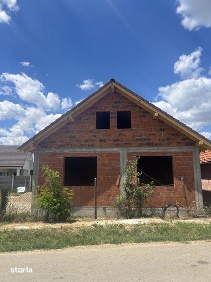 Casă cu 2 camere cu Teren 79 Mp în Biharia
