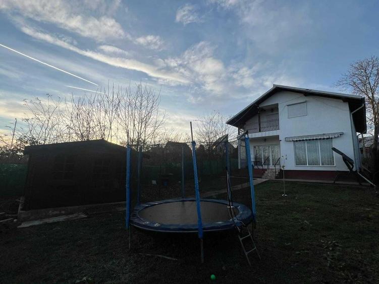 Casă cu 4 camere în Central