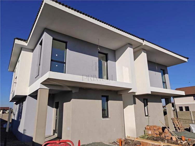 Duplex cu 4 camere cu Canalizare în Moșnița Nouă