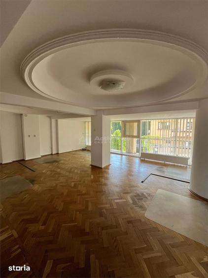 Spațiu comercial, de 260 mp, în Port