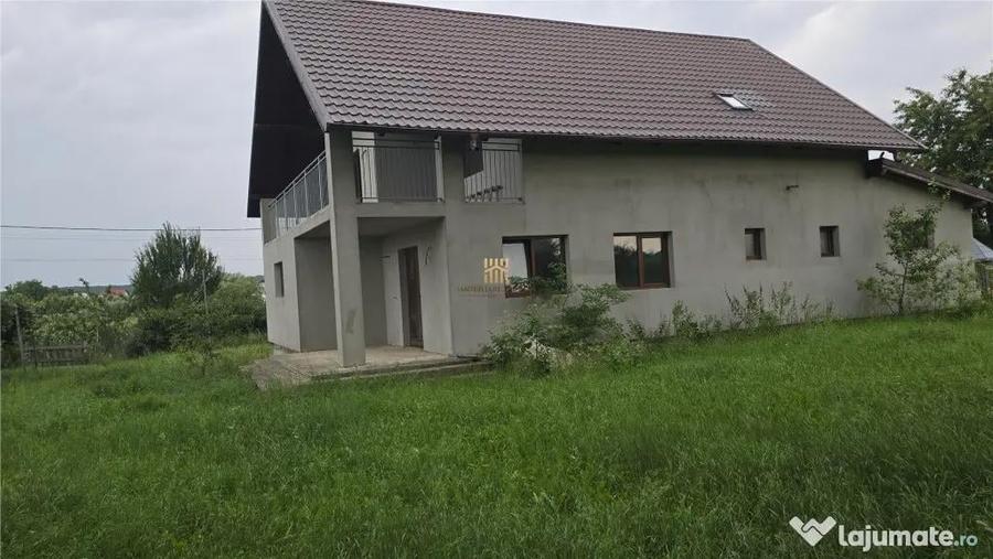 Casă cu 5 camere cu Teren 1483 Mp în Mitocu Dragomirnei