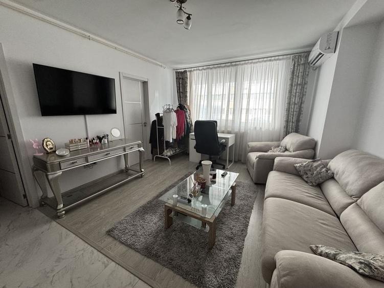 Apartament cu 2 camere semidecomandat în Roșu
