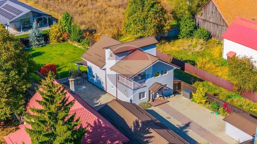 Casă cu 3 camere cu Teren 1106 Mp în Stupini