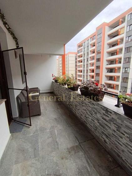 Apartament cu 3 camere decomandat în Tractorul
