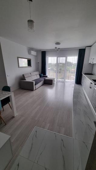 Apartament cu 3 camere decomandat în Florești