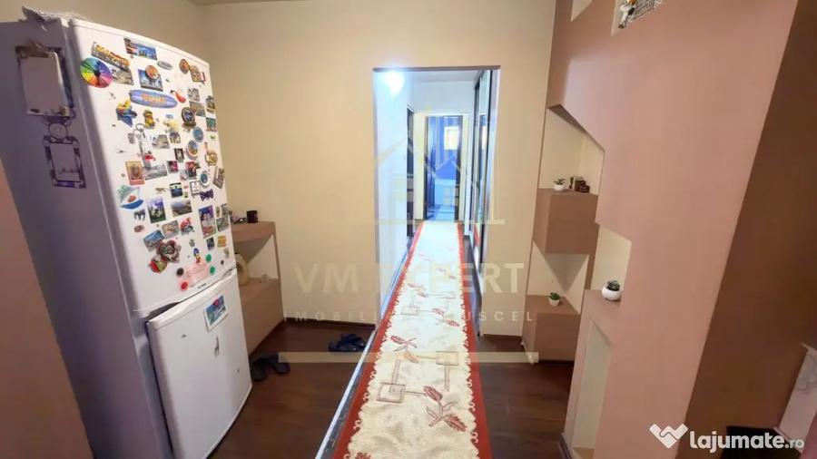 Apartament cu 3 camere decomandat în Sud
