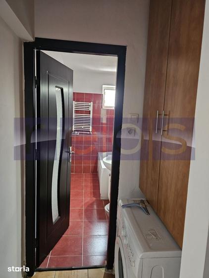 Apartament cu 3 camere semidecomandat în Titan