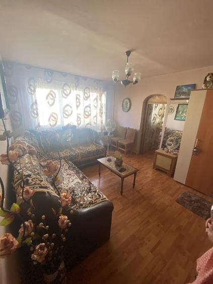 Apartament cu 2 camere semidecomandat, mobilat în Filiași