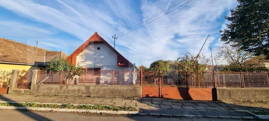 Casă individuală cu 3 camere cu Canalizare în Câmpia Turzii