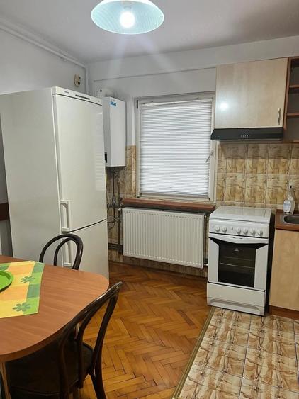 Apartament cu 3 camere decomandat în Aradului