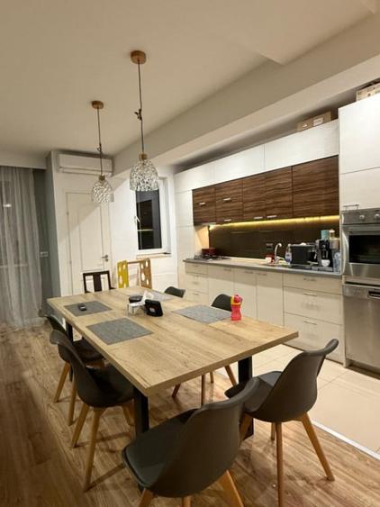Apartament de vanzare semidecomandat ,3 camere 80 mp , zona - 3