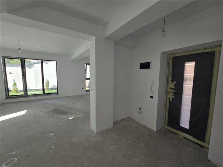Duplex cu 5 camere cu Canalizare în Bucureștii Noi
