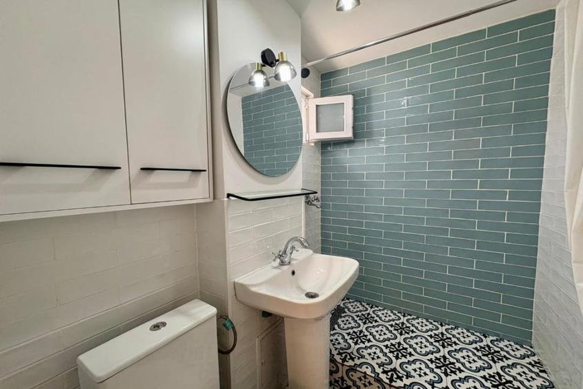 Apartament cu 2 camere semidecomandat, mobilat în Victoriei