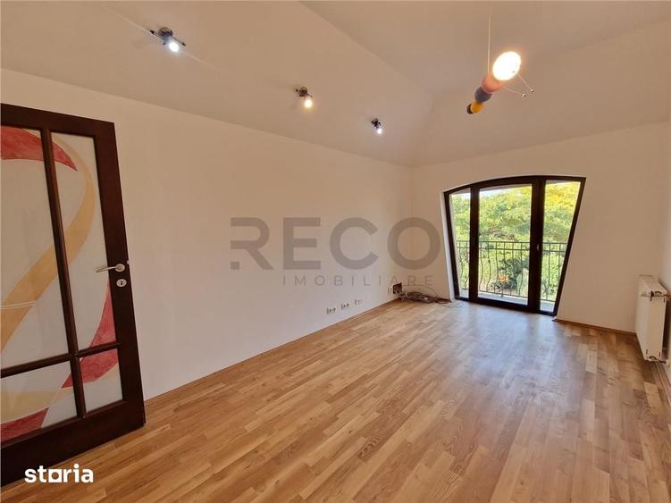 Casă cu 8 camere cu Teren 2756 Mp în Sântandrei