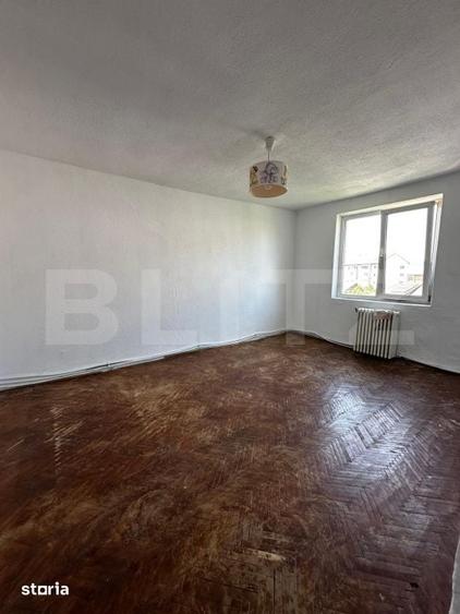 Apartament cu 4 camere decomandat în Central