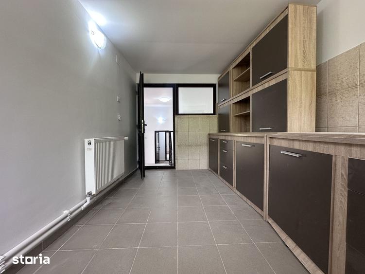 Casă cu 6 camere cu Teren 1532 Mp în Gura Vadului