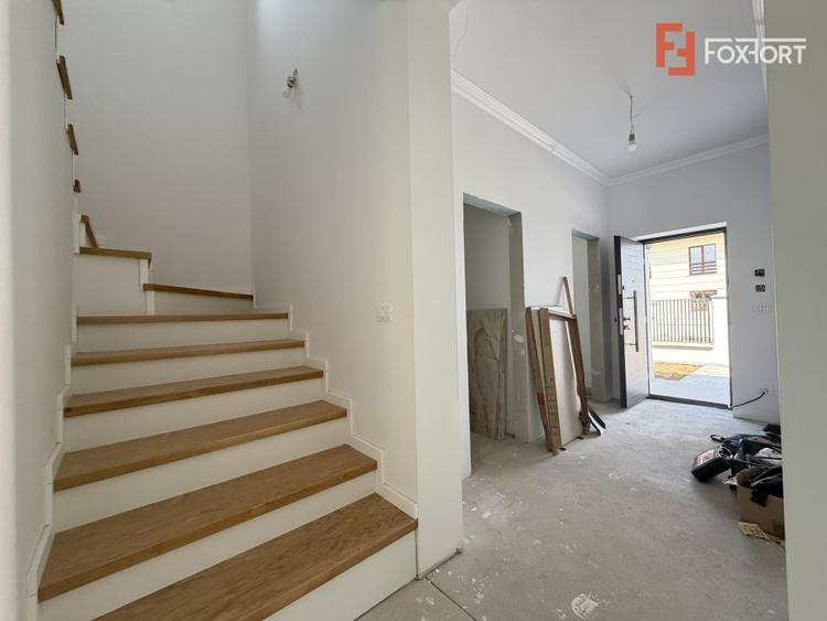 Duplex cu 5 camere cu Canalizare în Dumbrăvița