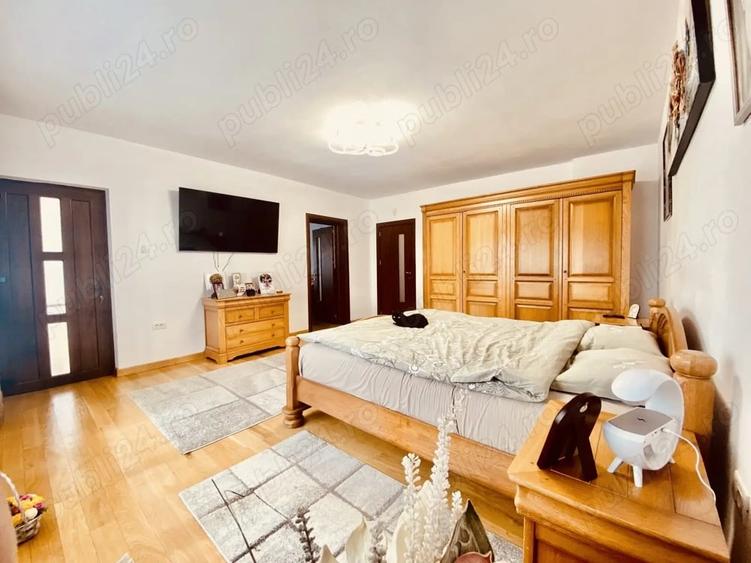 Casă cu 6 camere cu Teren 650 Mp în Central