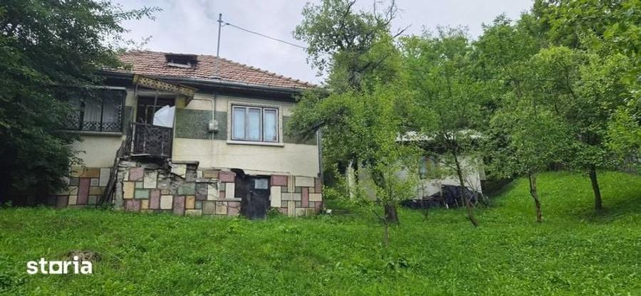 Casă cu 4 camere cu Teren 52 Mp în Central