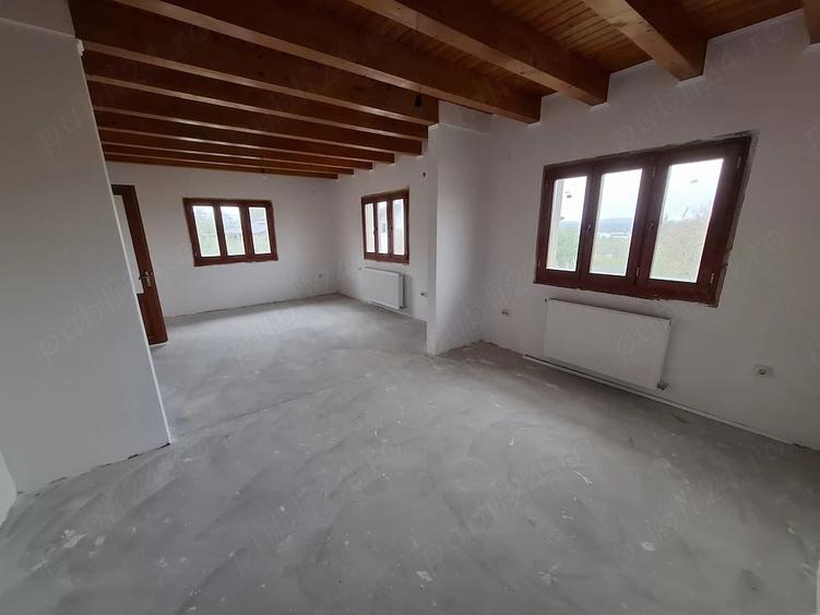 Casă cu Teren 950 Mp în Valea Borcutului