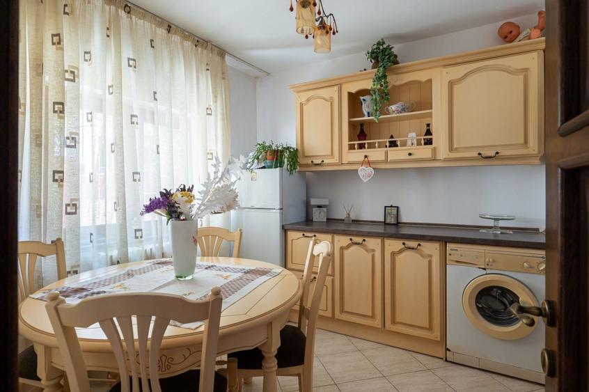 Casă individuală cu 3 camere cu Canalizare în Central