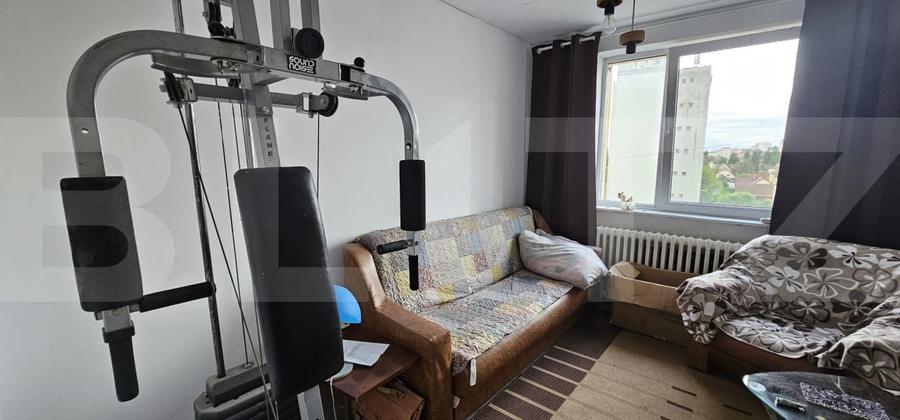 Apartament cu 4 camere semidecomandat, mobilat în Ciucului