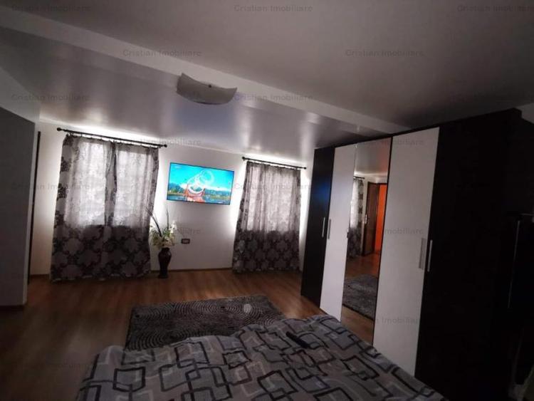 Casă cu 5 camere cu Canalizare în Central
