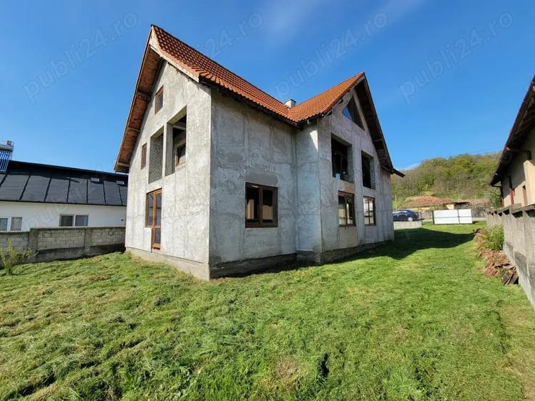 Casa cu teren 3500 mp la 11 km de Pite?ti - 1