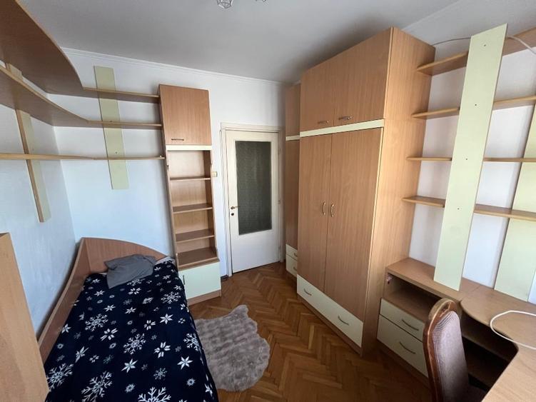 Apartament cu 4 camere decomandat, mobilat în Central