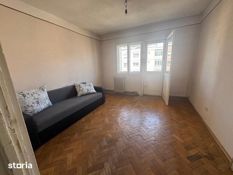 Apartament cu 4 camere în Vasile Aaron