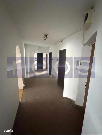 Apartament cu 3 camere decomandat, mobilat în Calea Călărașilor