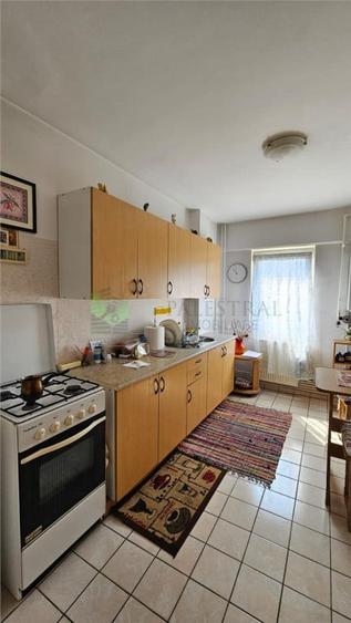 Apartament cu 3 camere decomandat în Centrul Civic