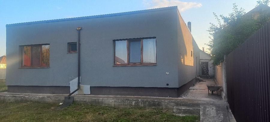 Casă cu 3 camere în Dezmir