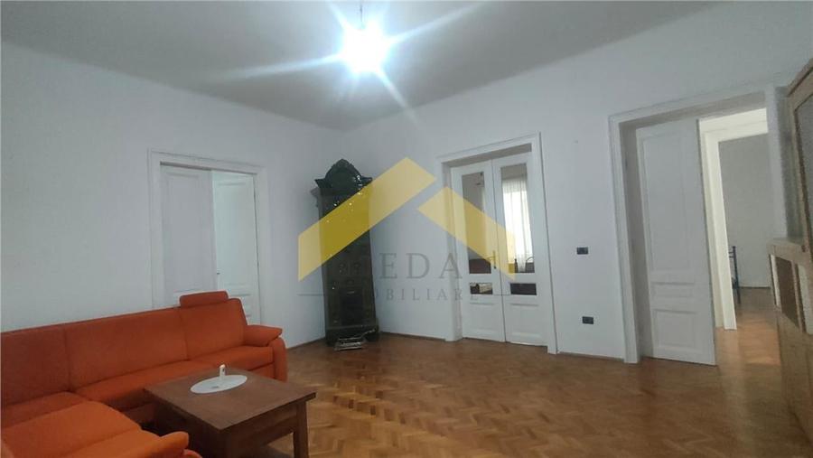 Apartament cu 4 camere circular în Podgoria