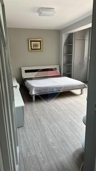 Apartament cu 2 camere semidecomandat, mobilat în Ultracentral