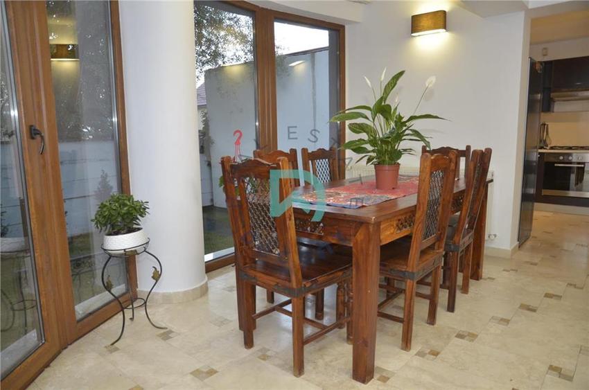 Casă individuală cu 6 camere cu Teren 338 Mp în Astra