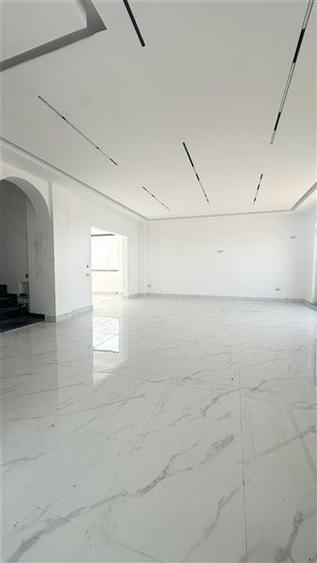 Casă individuală cu 5 camere cu Teren 400 Mp în Nord