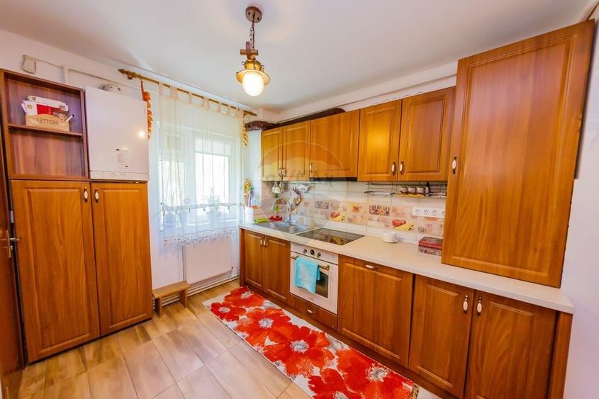 Apartament cu 4 camere decomandat, mobilat în Central
