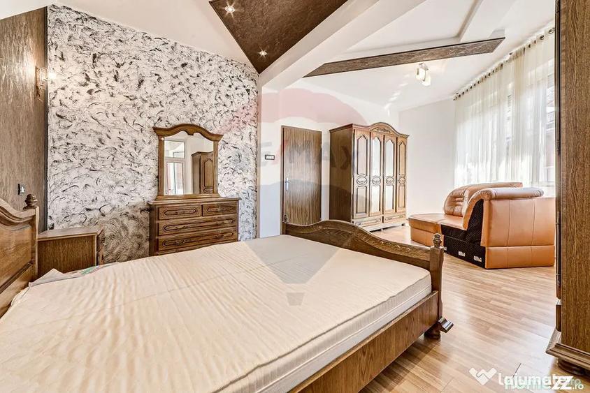 Apartament cu 3 camere decomandat în Boul Roșu