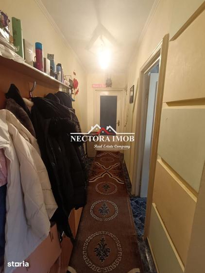 Apartament cu 3 camere semidecomandat în Nufărul