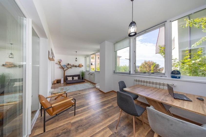 Apartament cu 3 camere decomandat, mobilat în Central