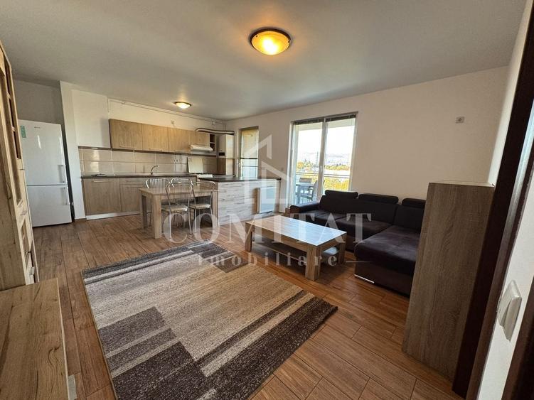 Apartament cu 3 camere semidecomandat, mobilat în Gheorgheni