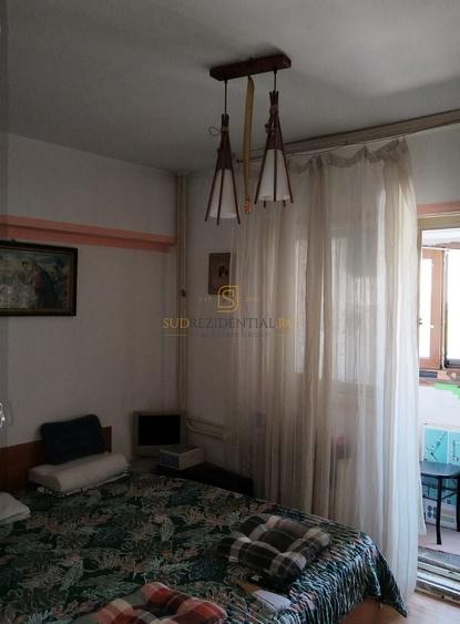 Apartament cu 4 camere decomandat în Olteniței