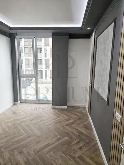 Apartament cu 3 camere semidecomandat în Torontalului