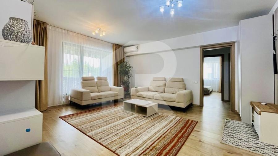 Apartament cu 4 camere semidecomandat în Băneasa