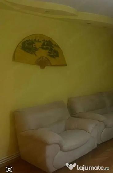 Apartament cu 3 camere decomandat în